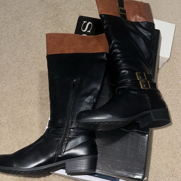 Black and brown Boots - Picture 3 of 4